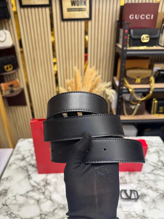 Valentin_o_Garavani_V-Shaped_Premium_Belt_Combo_With_Box_Dust_Bag_Includes_CarryBag_(27)