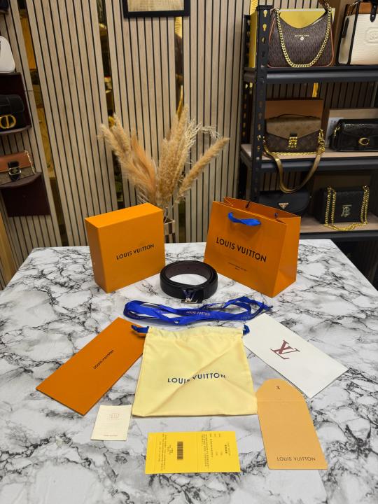Loui_s_Vuitton Black Leather Belt with Silver LV Initiales Buckle Includes Box Dust Bag And Carry Bag (7G)
