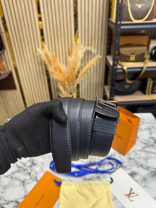Loui_s_Vuitton Black Leather Belt with Silver LV Initiales Buckle Includes Box Dust Bag And Carry Bag (7G)