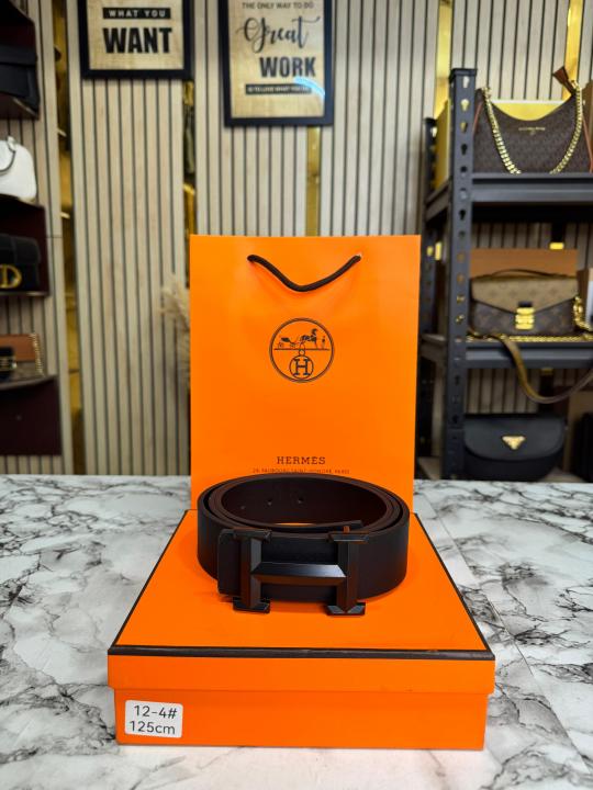 Herme_s black leather belt with black h buckle full set includes (12-4)