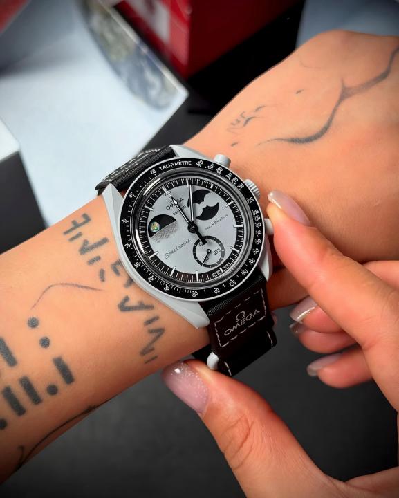 OMEG_A MOON WATCH