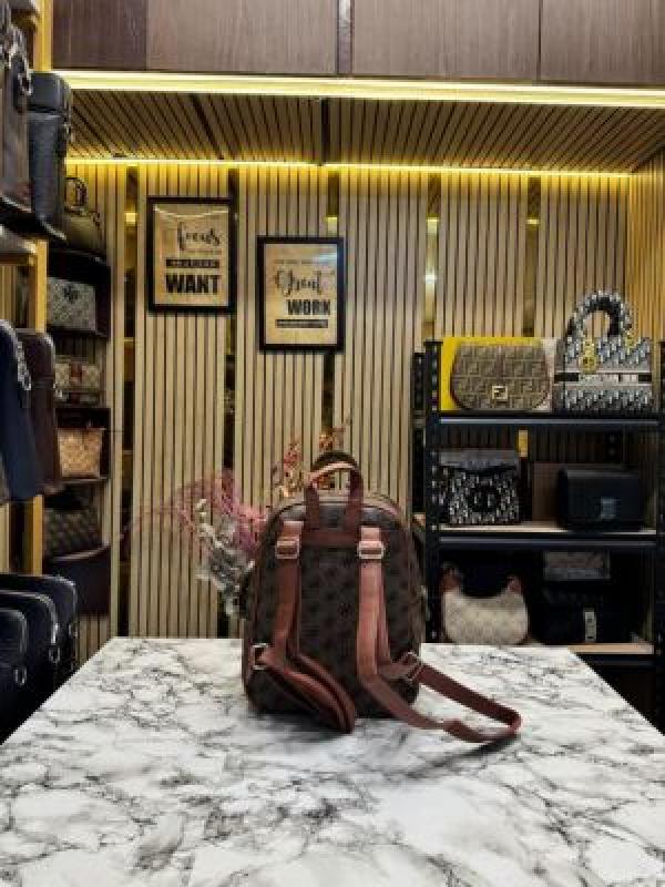 GUESS WOMENS BRAND LOGO BAGPACK WITH DUST BAG AND POUCH (DARK BROWN)