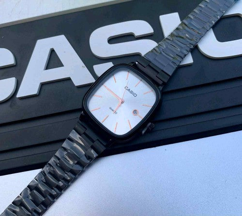 casio_oval black white rose