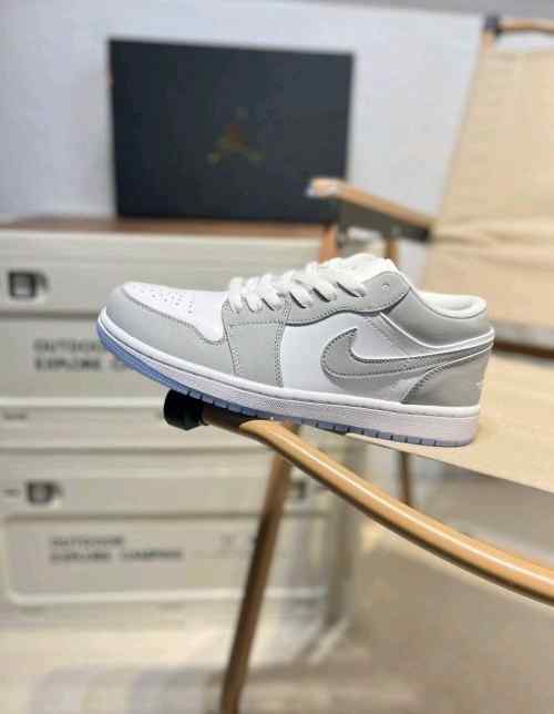 nikee Jordan Retro 1 Low WOLF GREY