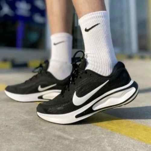 Nikee Journey Run White Black