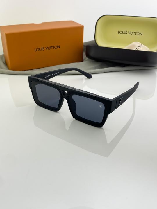 Loui_vuitton_black_1984