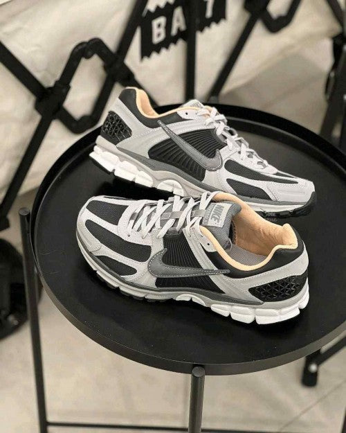 nikee zoom vomero 5 dark smoke grey vachetta