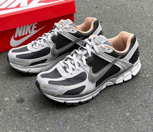 nikee zoom vomero 5 dark smoke grey vachetta