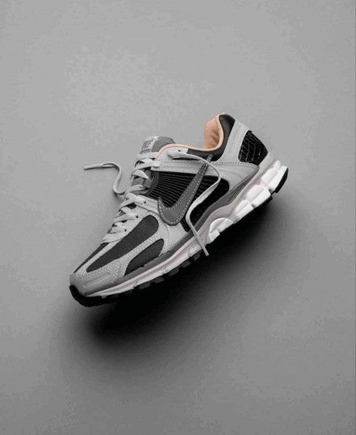 nikee zoom vomero 5 dark smoke grey vachetta