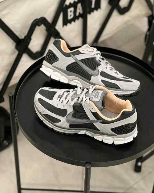 nikee zoom vomero 5 dark smoke grey vachetta