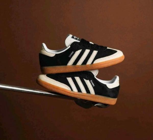 Samba Core Black Wonder White 565