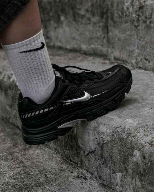 nikee Initiator Black Grey Silver