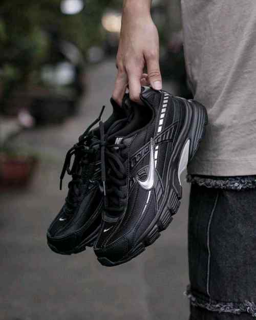 nikee Initiator Black Grey Silver