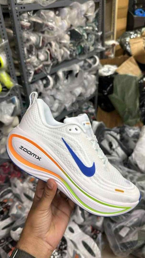 Nikee Zoom X Vomero Plus