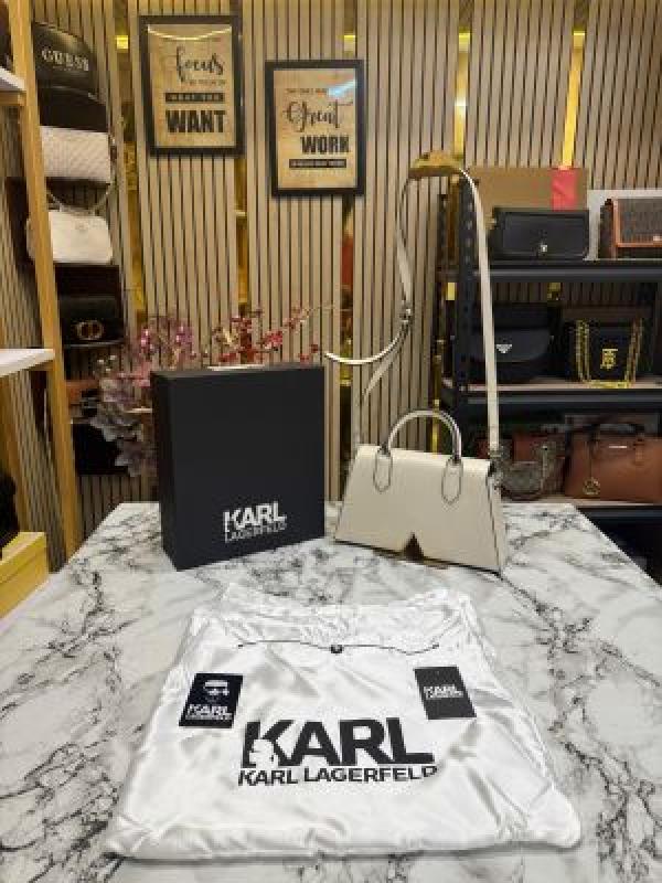 Karl lagerfeld KKushion Pleated Shoulder Bag With Box And Dust Bag (White) (V-KA669)