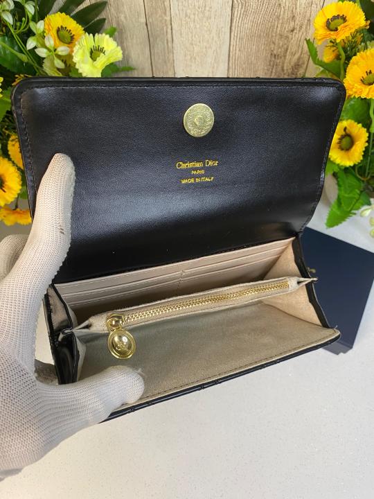 DIO_R PREMIUM WOMENS ZIPPER WALLET WID OG BOX ETC 12