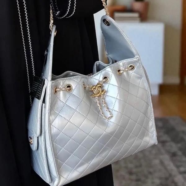 Chane_l handbag Grained calfskin & gold-tone metal silve (V-3707)