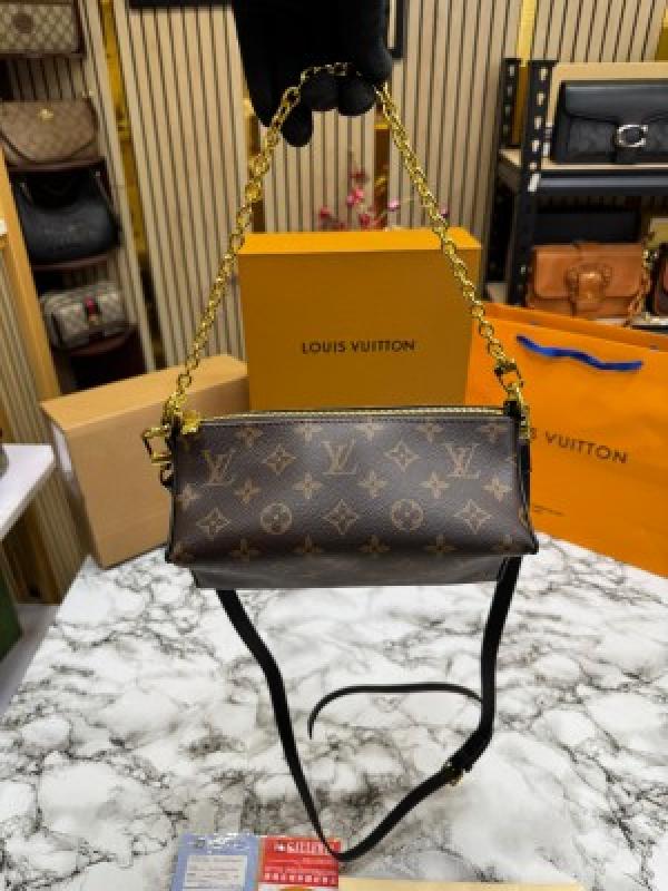 LOUIS_VUITTON BLOOM POUCH WITH OG DUST BAG & BIL DOUBLE BOX INCLUDING CARRY BAG PREMIUM QUALITY (V-M11303)