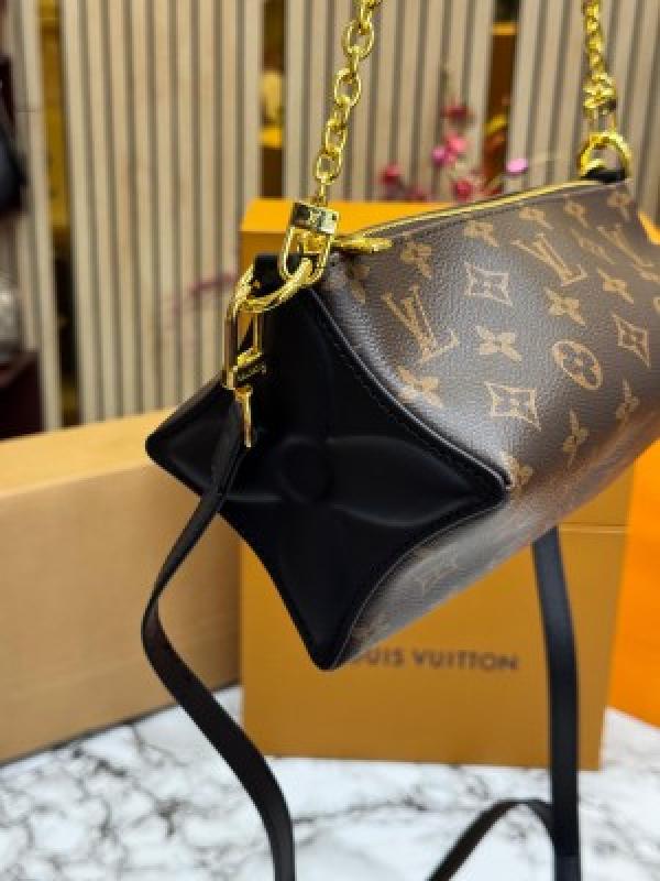 LOUIS_VUITTON BLOOM POUCH WITH OG DUST BAG & BIL DOUBLE BOX INCLUDING CARRY BAG PREMIUM QUALITY (V-M11303)