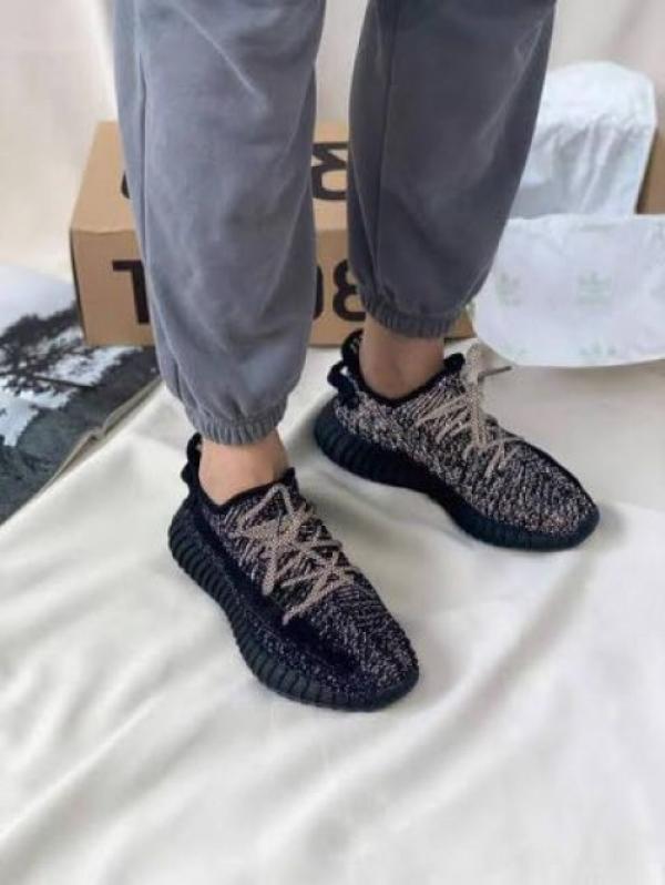 Yeezy 350 V2 Full Reflective  with all accessories 600
