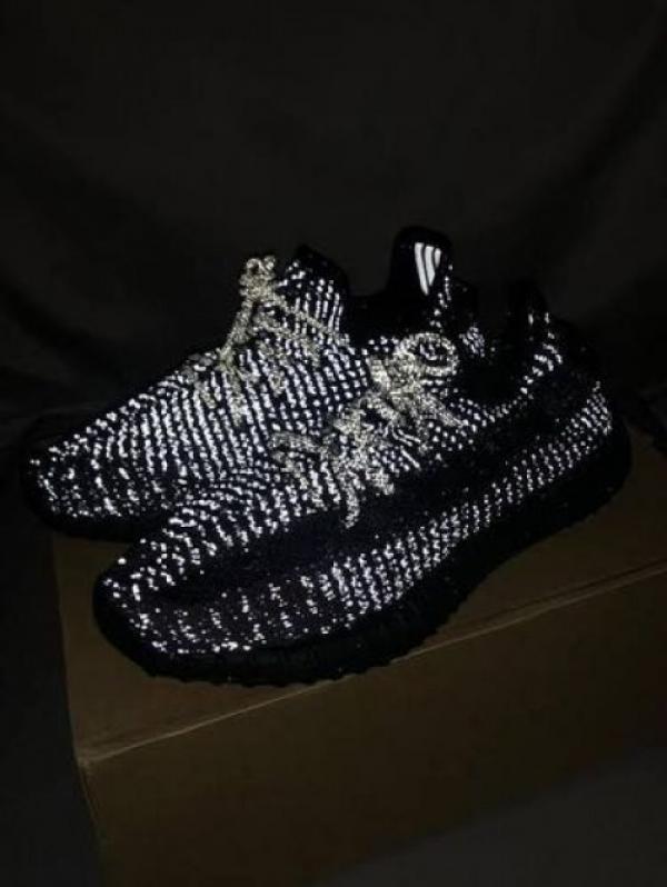 Yeezy 350 V2 Full Reflective  with all accessories 600