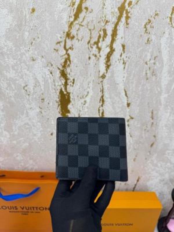 Louis_Vuitton_Wallet_And_Belt_Combo_With_Box_And_Dust_Bag_Including_Carry_Bag_(L63-Checks)