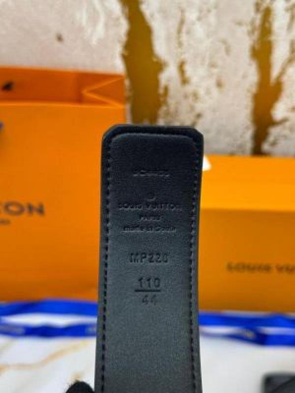 Louis_Vuitton_Wallet_And_Belt_Combo_With_Box_And_Dust_Bag_Including_Carry_Bag_(L63-Checks)
