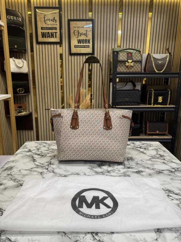 Michael_Kors Voyager Tote Bag With Dust Bag (Beige)