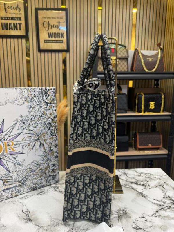 Christian_Dior_Book_Tote_With_Scarf_And_Logo_Pendent_Including_Box_Dustbag_(Blue)