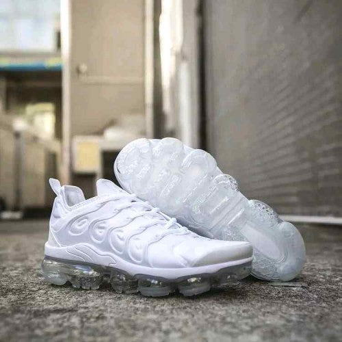 Nikee Vapormax Plus triple White