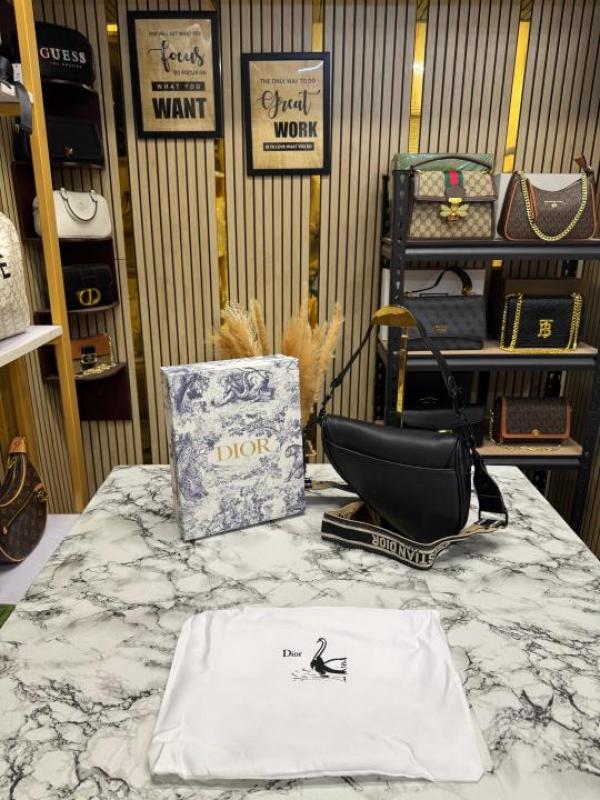 Christian_Dior_Saddle_With_Crossbody_Bag_With_DAMAGE-BOX_And_Dust_Bag_(Black)