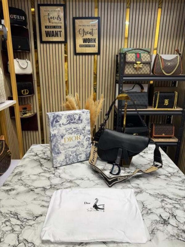 Christian_Dior_Saddle_With_Crossbody_Bag_With_DAMAGE-BOX_And_Dust_Bag_(Black)