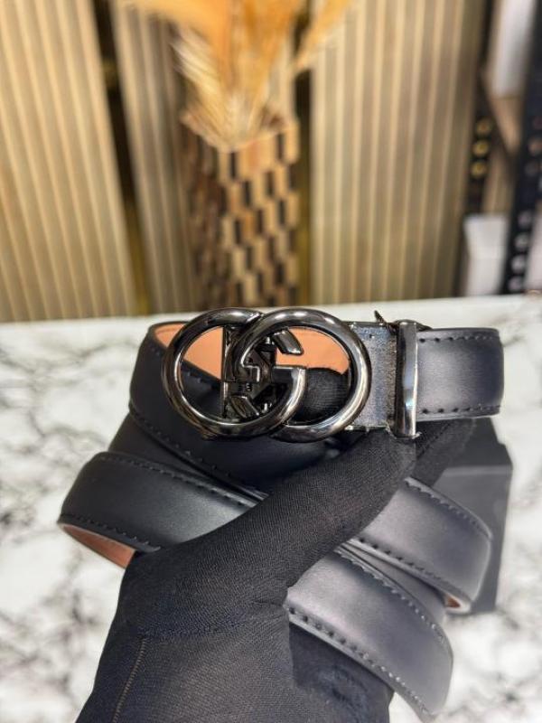 Gucc_i Black Leather Belt with Black GG Buckle Includes Box