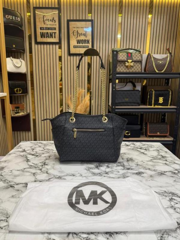 Michael_Kors Jet Set Travel Chain Shoulder Tote Bag Witch Dust Bag (70199 Black)
