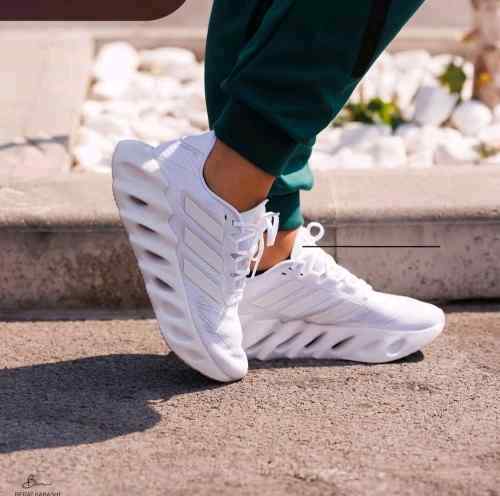 adidass switch fwd WHITE