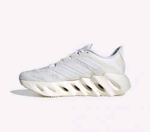 adidass switch fwd WHITE