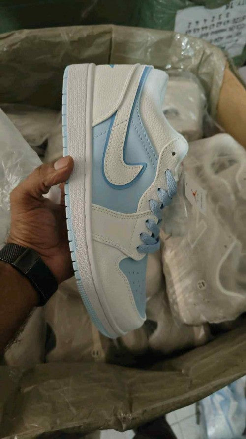 NIKEE AIR JORDAN RETRO 1 LOW SE ICE BLUE