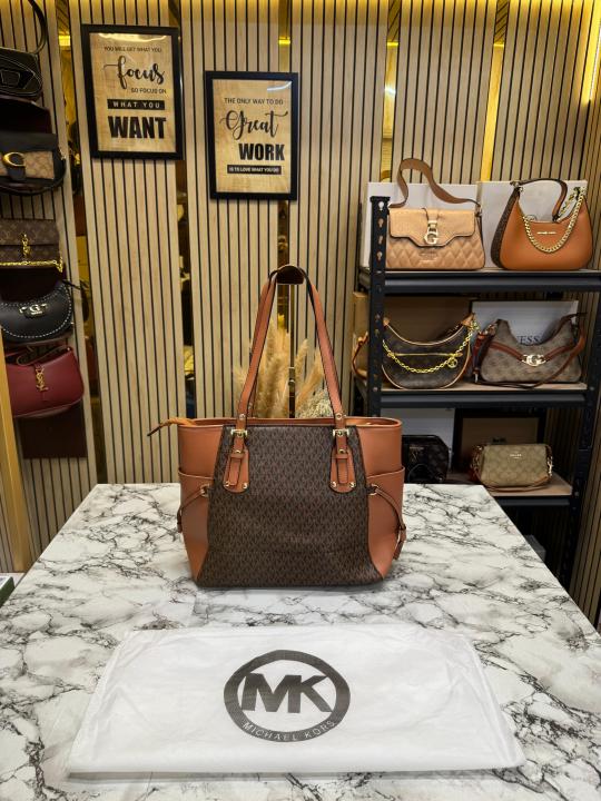 Michael_Kors Voyager Premium Quality Tote Bag With Dust Bag (Coffe Brown)