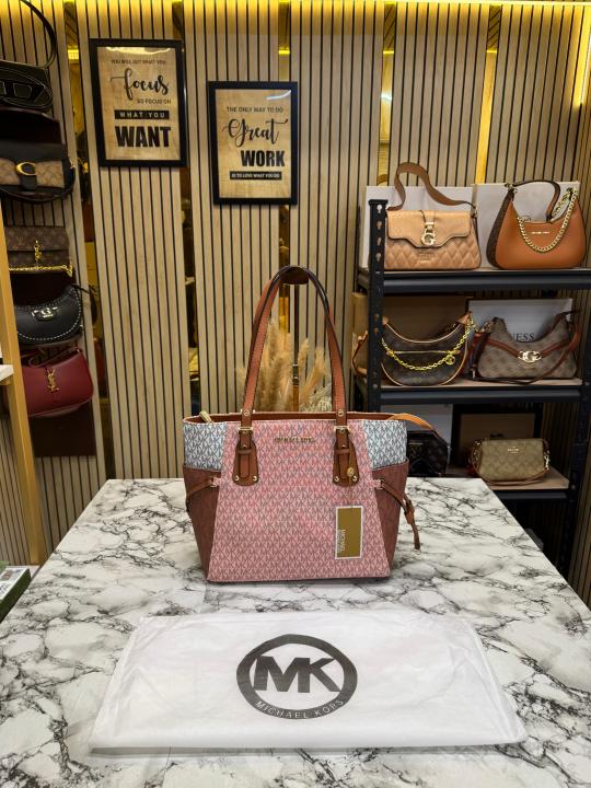 Michael_Kors Voyager Premium Quality Tote Bag With Dust Bag (Coffe Brown)