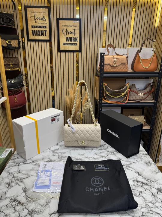Chane_l Quilted Flap Closure CC Logo With Original Packaging (White-1112)