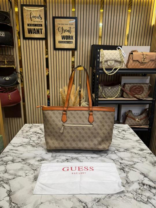 Guess Signature Shopper Tote Set With Matching Wristlet Pouch (Brown)