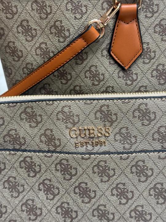 Guess Signature Shopper Tote Set With Matching Wristlet Pouch (Brown)