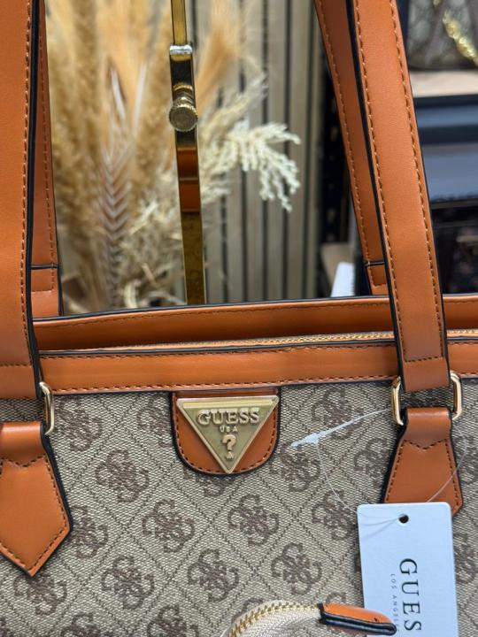 Guess Signature Shopper Tote Set With Matching Wristlet Pouch (Brown)