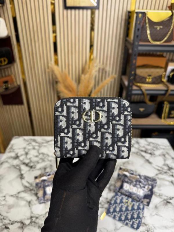 DIO_R OBLIQUE ZIP WALLET WITH GOLD CD HARDWARE INCLUDES BOX AND DUST BAG (DXD002-BLACK)