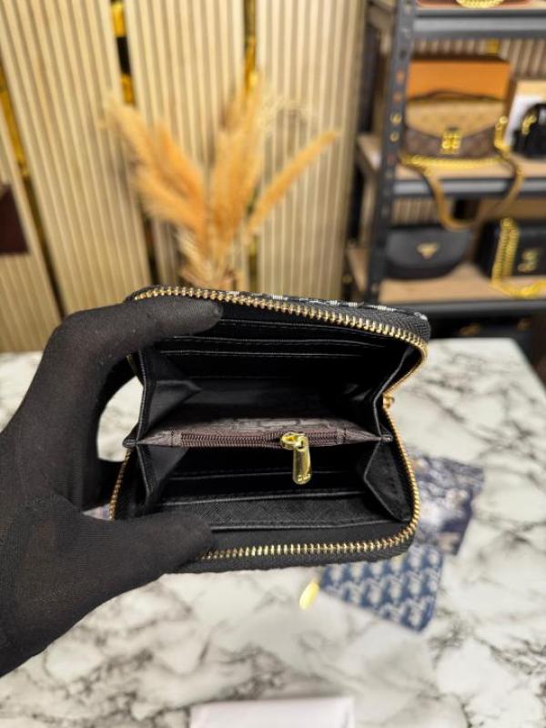 DIO_R OBLIQUE ZIP WALLET WITH GOLD CD HARDWARE INCLUDES BOX AND DUST BAG (DXD002-BLACK)