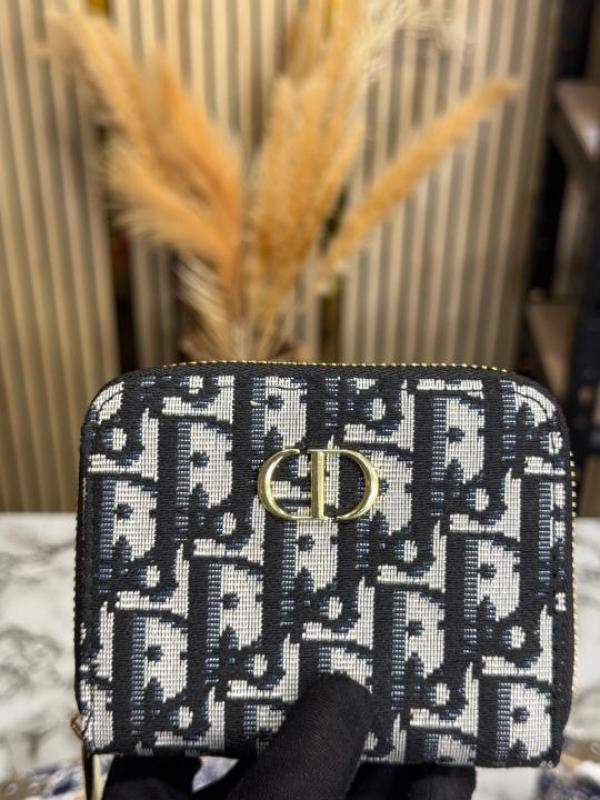 DIO_R OBLIQUE ZIP WALLET WITH GOLD CD HARDWARE INCLUDES BOX AND DUST BAG (DXD002-BLACK)