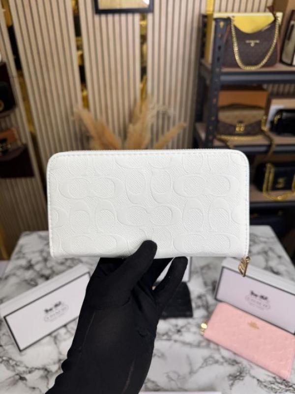 COAC_H EMBOSSED ZIP WALLET WITH GOLD HARDWARE INCLUDES BOX AND DUST BAG (CD002-WHITE)