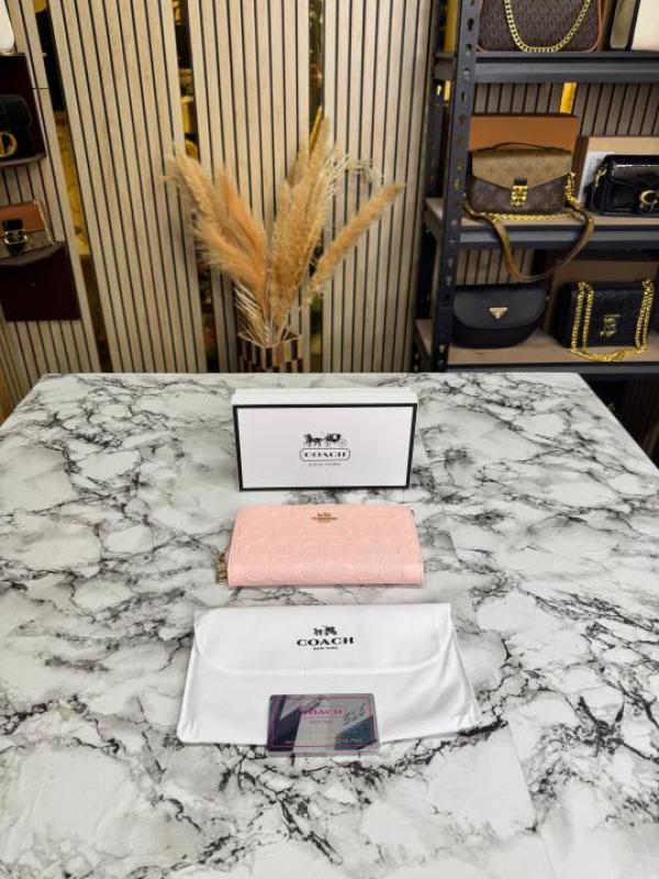 COAC_H EMBOSSED ZIP WALLET WITH GOLD HARDWARE INCLUDES BOX AND DUST BAG (CD002-PINK)