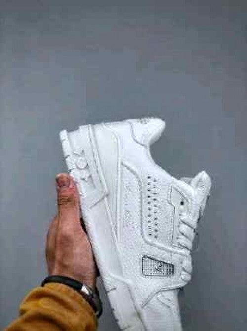 Louiss Vuitton Trainer Triple White