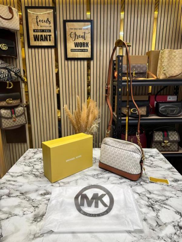Michael_Kors Jet Set Charm Logo Dome Saffiano Leather Crossbody Bag (Beige-23032)